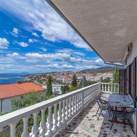 3 Bedroom Awesome Apartment In Novi Vinodolski Bagian luar foto