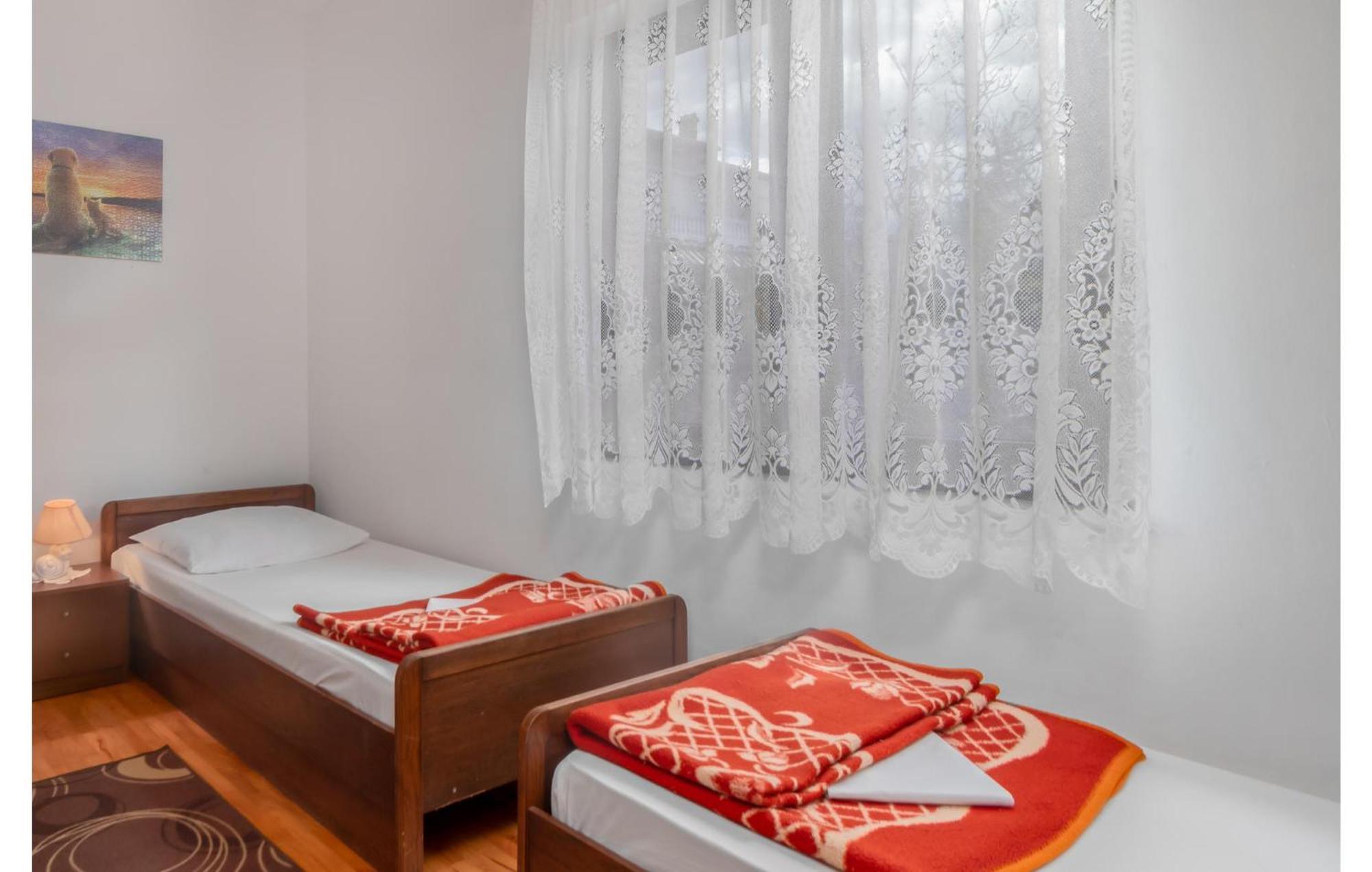3 Bedroom Awesome Apartment In Novi Vinodolski Bagian luar foto