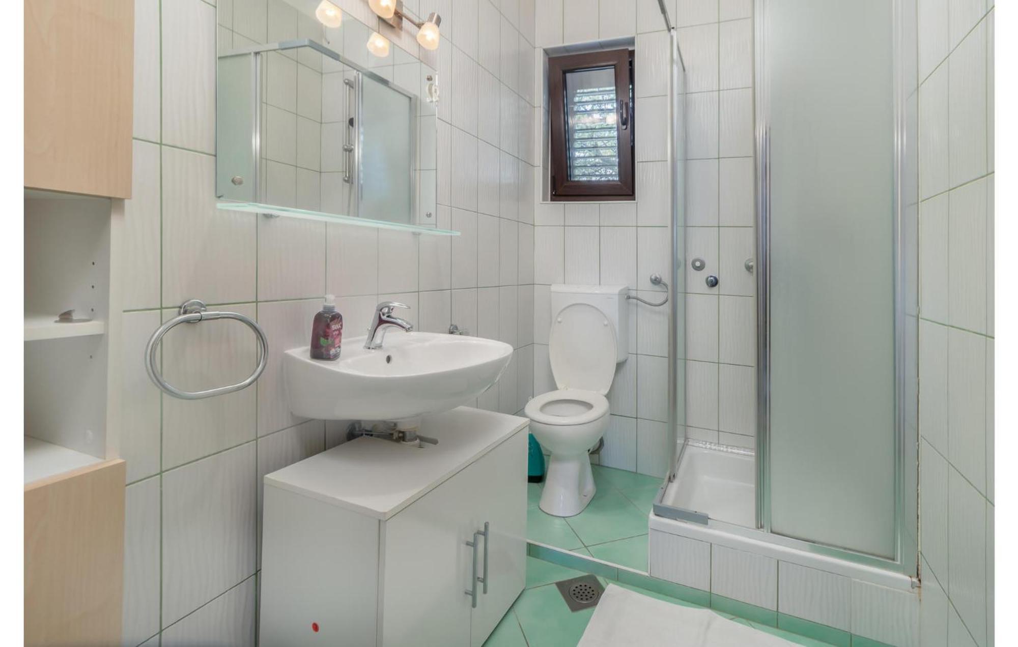 3 Bedroom Awesome Apartment In Novi Vinodolski Bagian luar foto