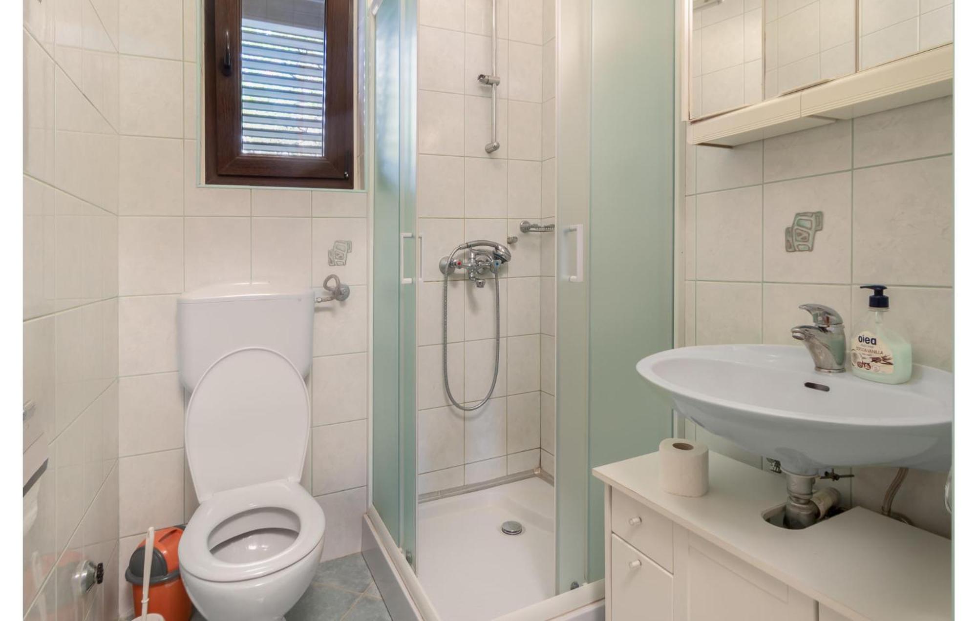 3 Bedroom Awesome Apartment In Novi Vinodolski Bagian luar foto