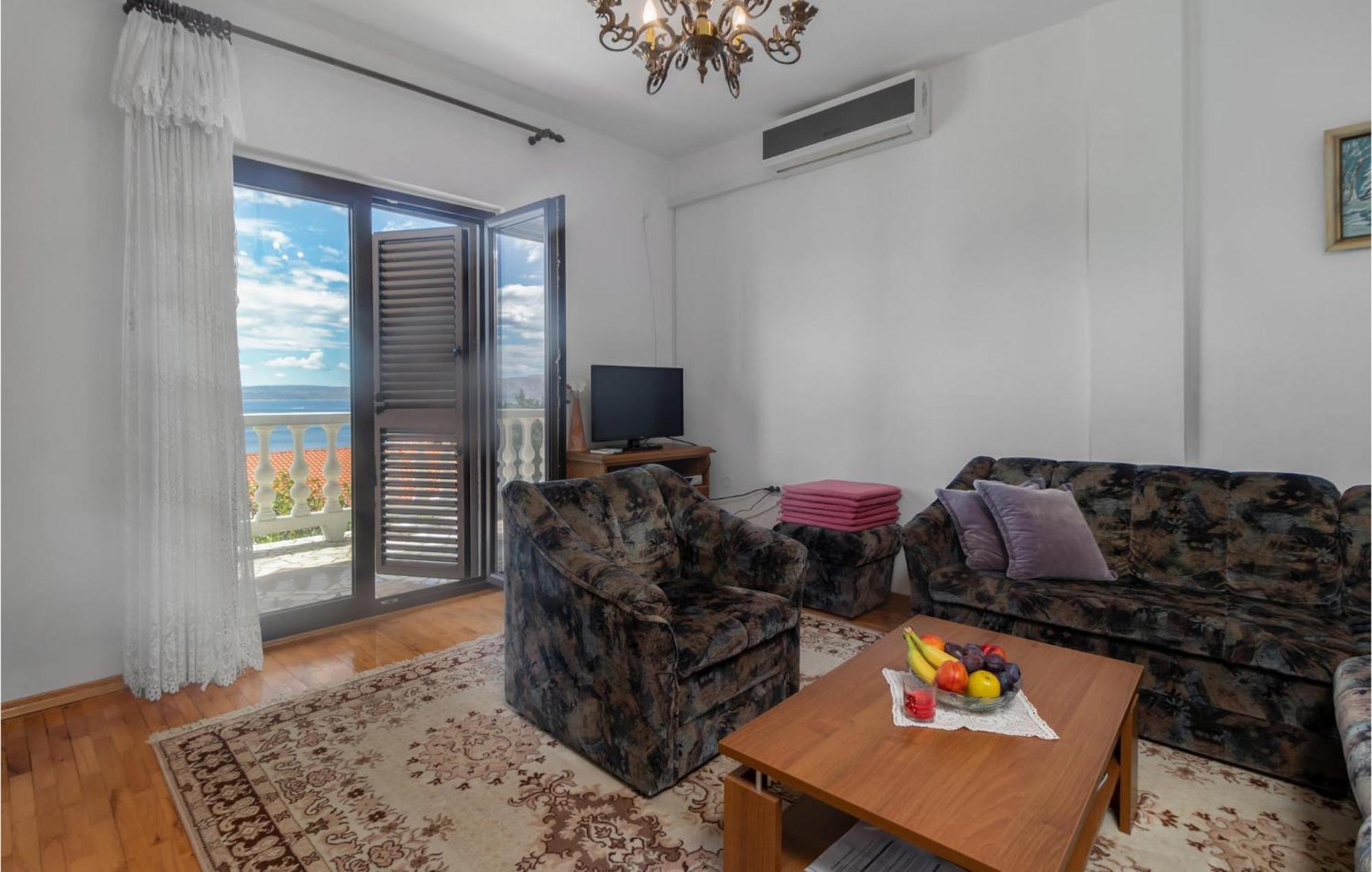 3 Bedroom Awesome Apartment In Novi Vinodolski Bagian luar foto