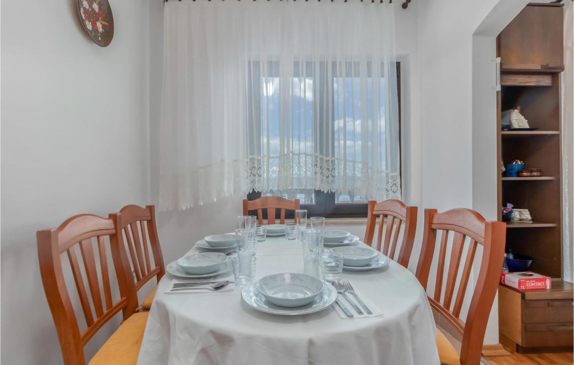 3 Bedroom Awesome Apartment In Novi Vinodolski Bagian luar foto